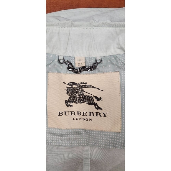 Burberry Coat - Sandringham Short Trench Size 8 - Picture 11 of 16